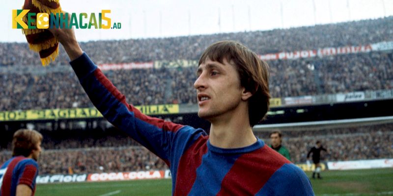 Johan Cruyff trong top 5 cầu thủ vĩ đại nhất mọi thời đại