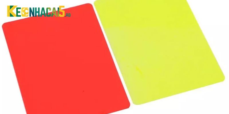 Tổng quan về các loại thẻ phạt trong bóng đá